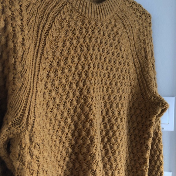 H&M Sweater - Picture 3 of 4